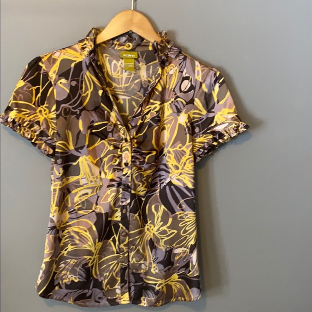 Beautiful print blouse with ruffle detail